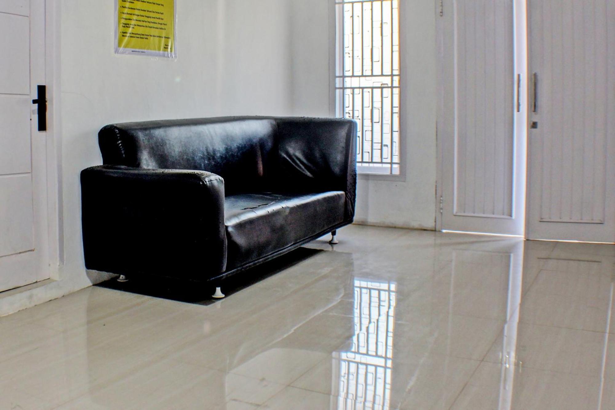 Oyo Life 93138 Anugrah Kost Syariah Hotel Bandar Lampung Exterior photo